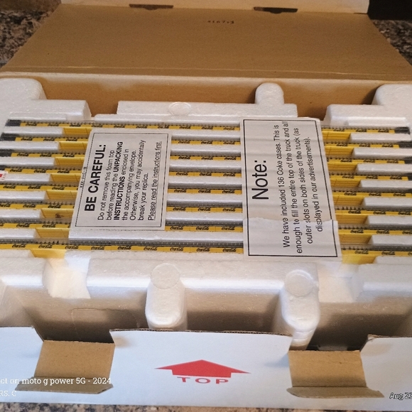 Rare collector's item Coca-Cola diecast metal vehicle replica of a 1938 Coke - Picture 10 of 13